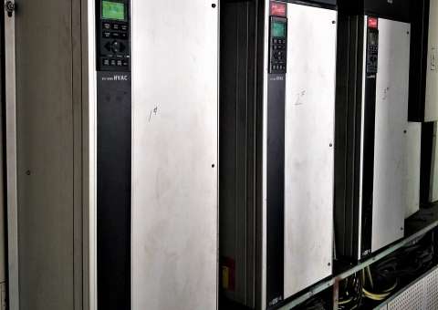 變頻器內(nèi)部需要定期更換的幾大部件